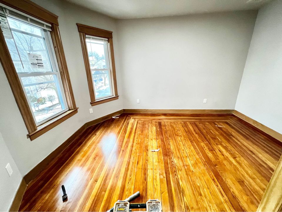 5 bed, 2 bath apartment for rent at 18 Ellis Ave Unit 3, Medford — photo 6 of 17