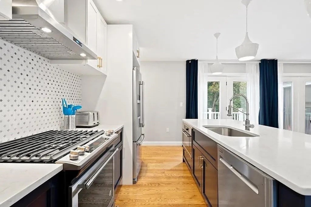 63 Perrin St, Roxbury