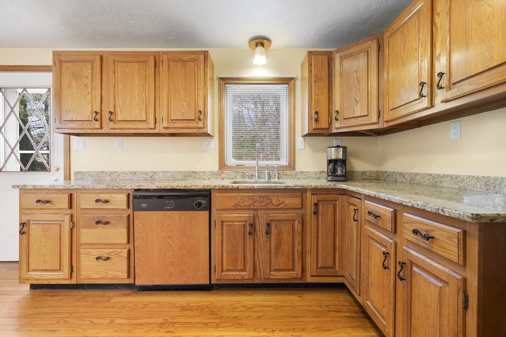 9 Greylock Ave, Shrewsbury