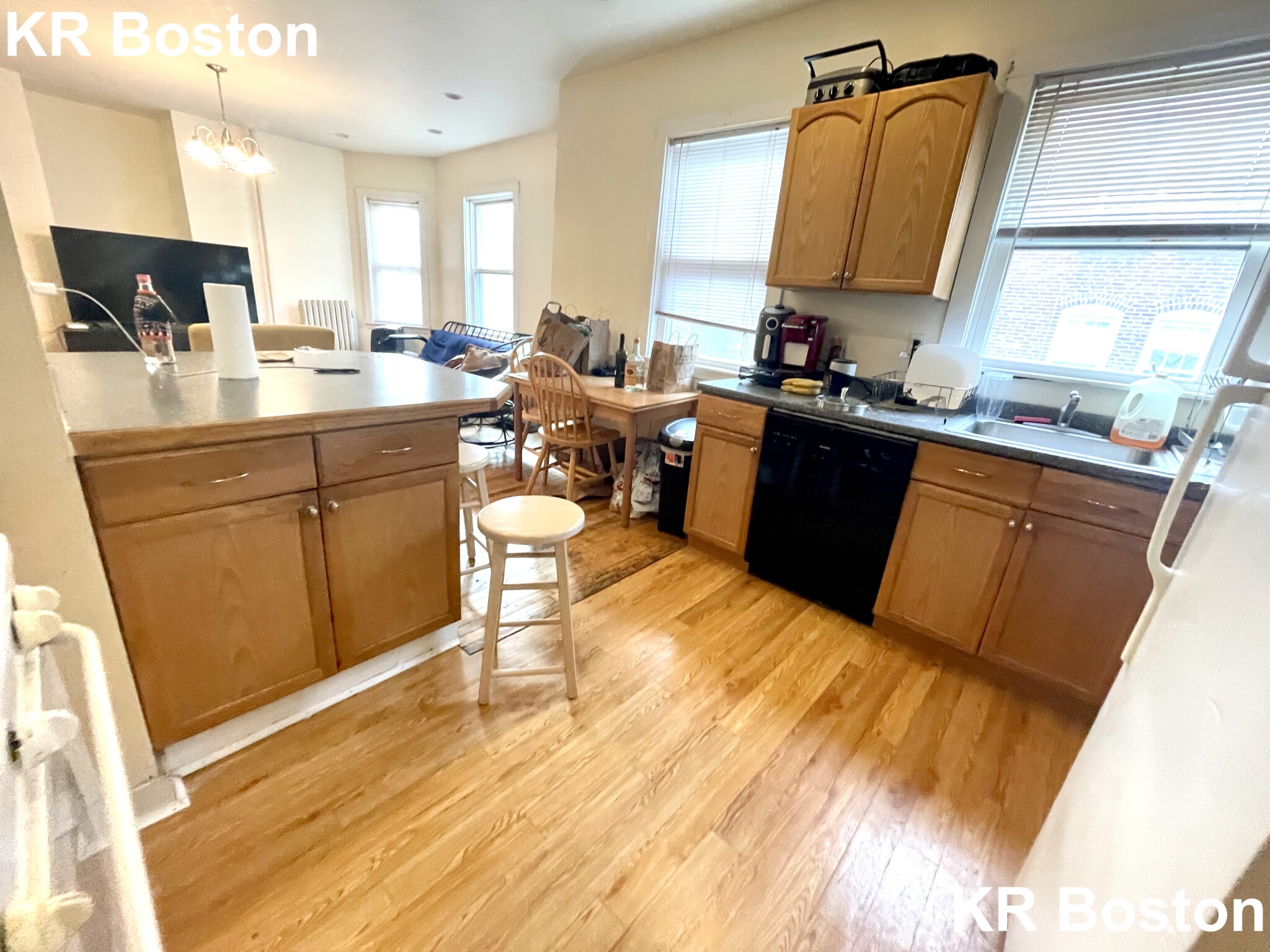 4 bed, 1 bath apartment for rent at 335 Faneuil St Unit 2, Brighton — photo 2 of 6