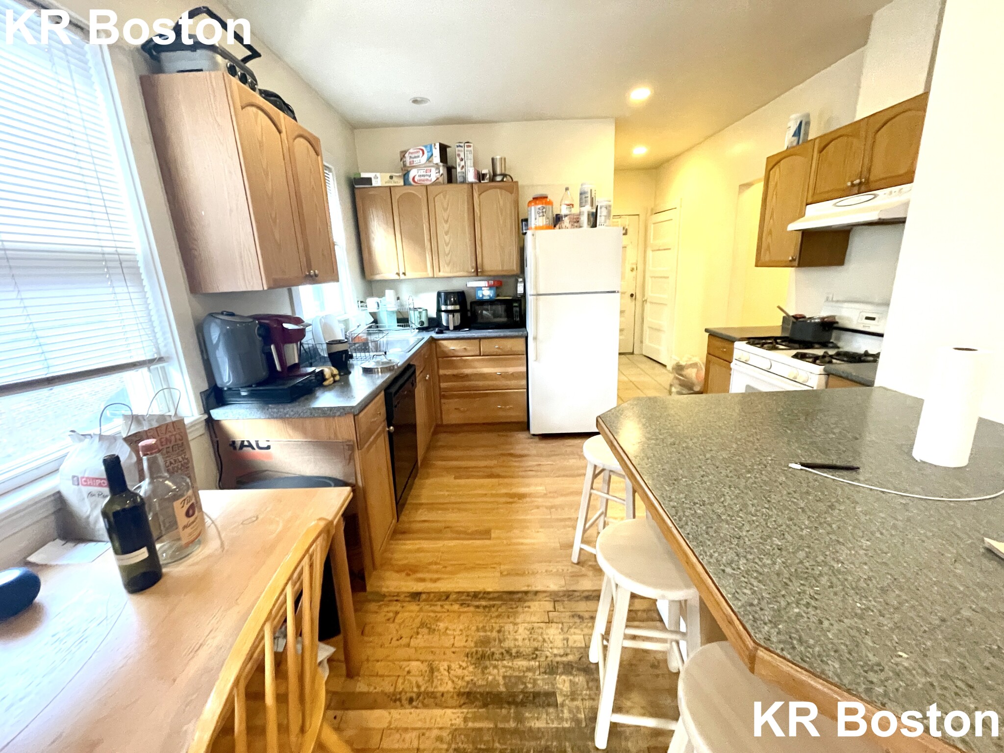 4 bed, 1 bath apartment for rent at 335 Faneuil St Unit 2, Brighton — photo 3 of 6