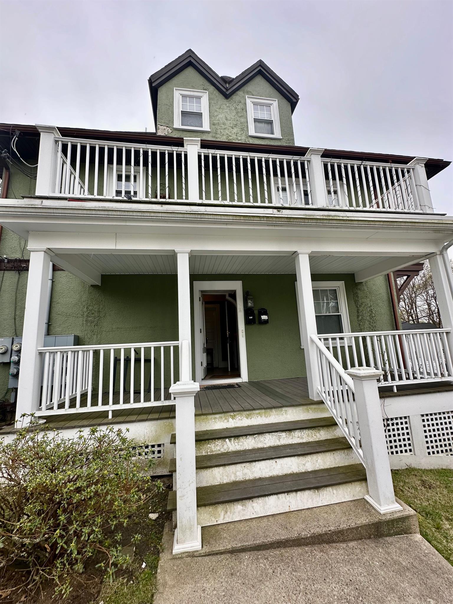 2 Laurel St, West Medford