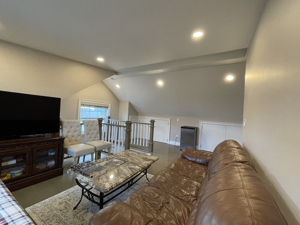 20 Trevalley Rd, Revere