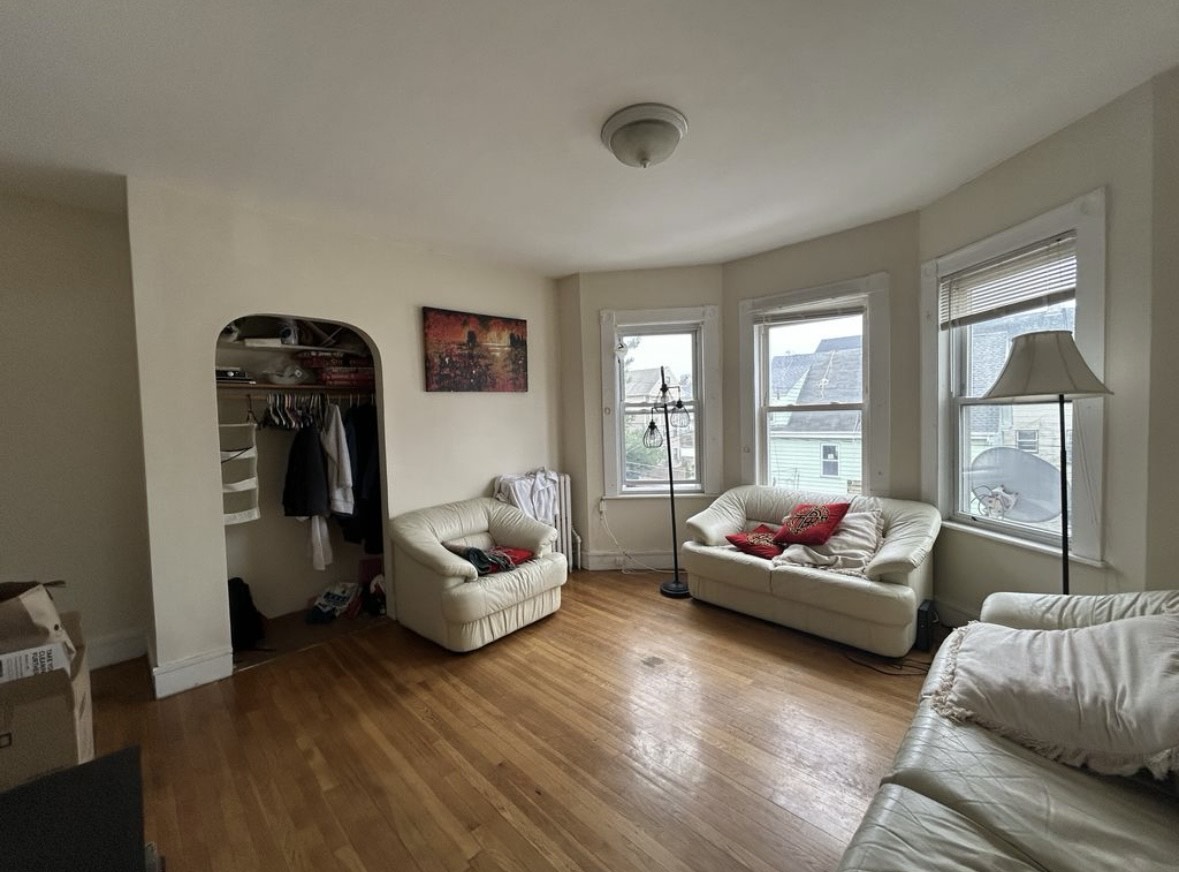 110 Murdock St, Oak Square