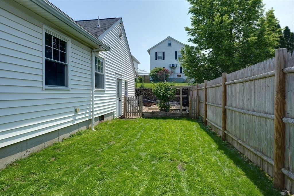 85 Roosevelt Rd, Medford