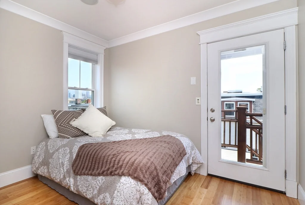 276 Bowen St, South Boston