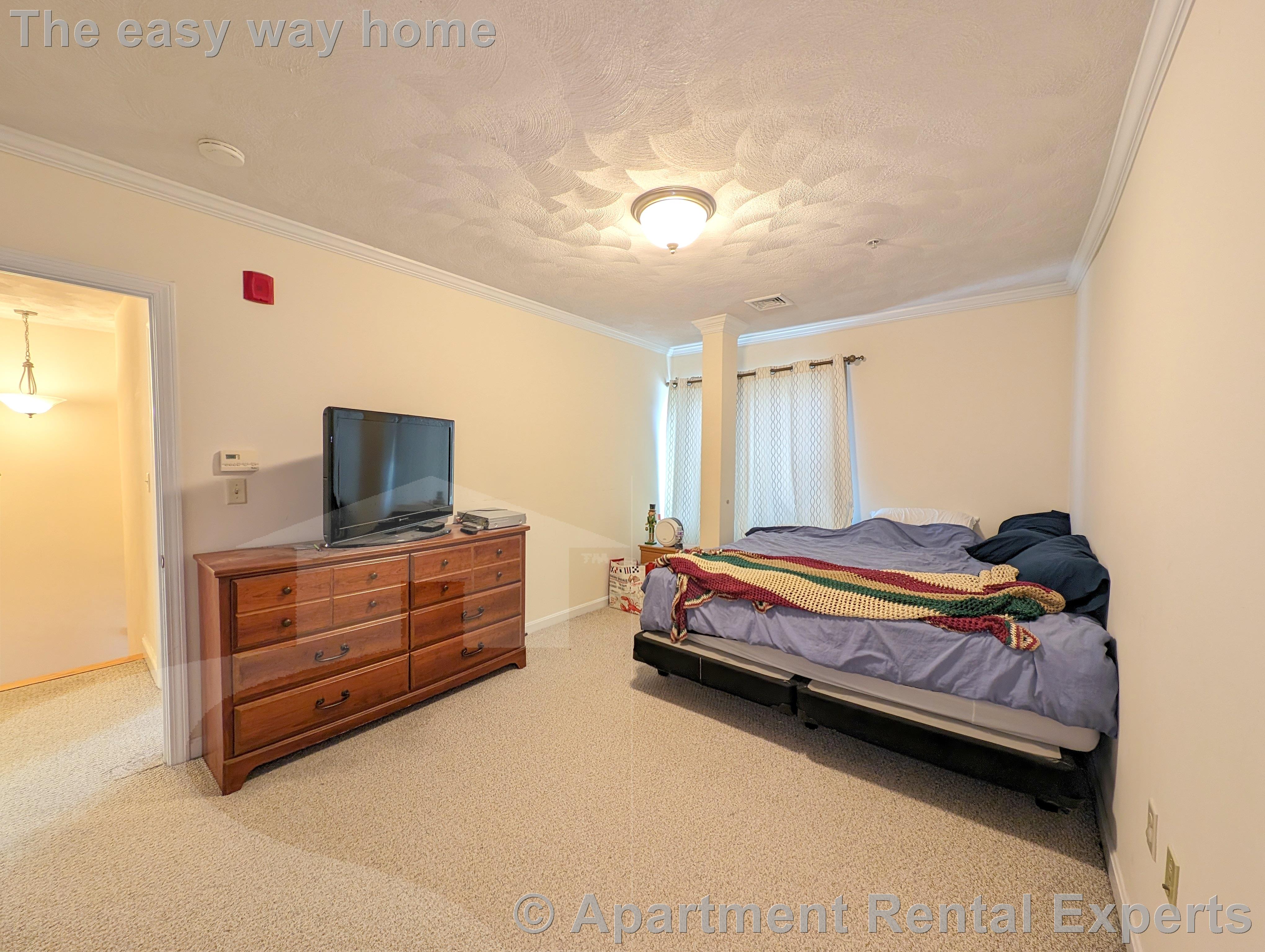 215 Harvard St, Tufts