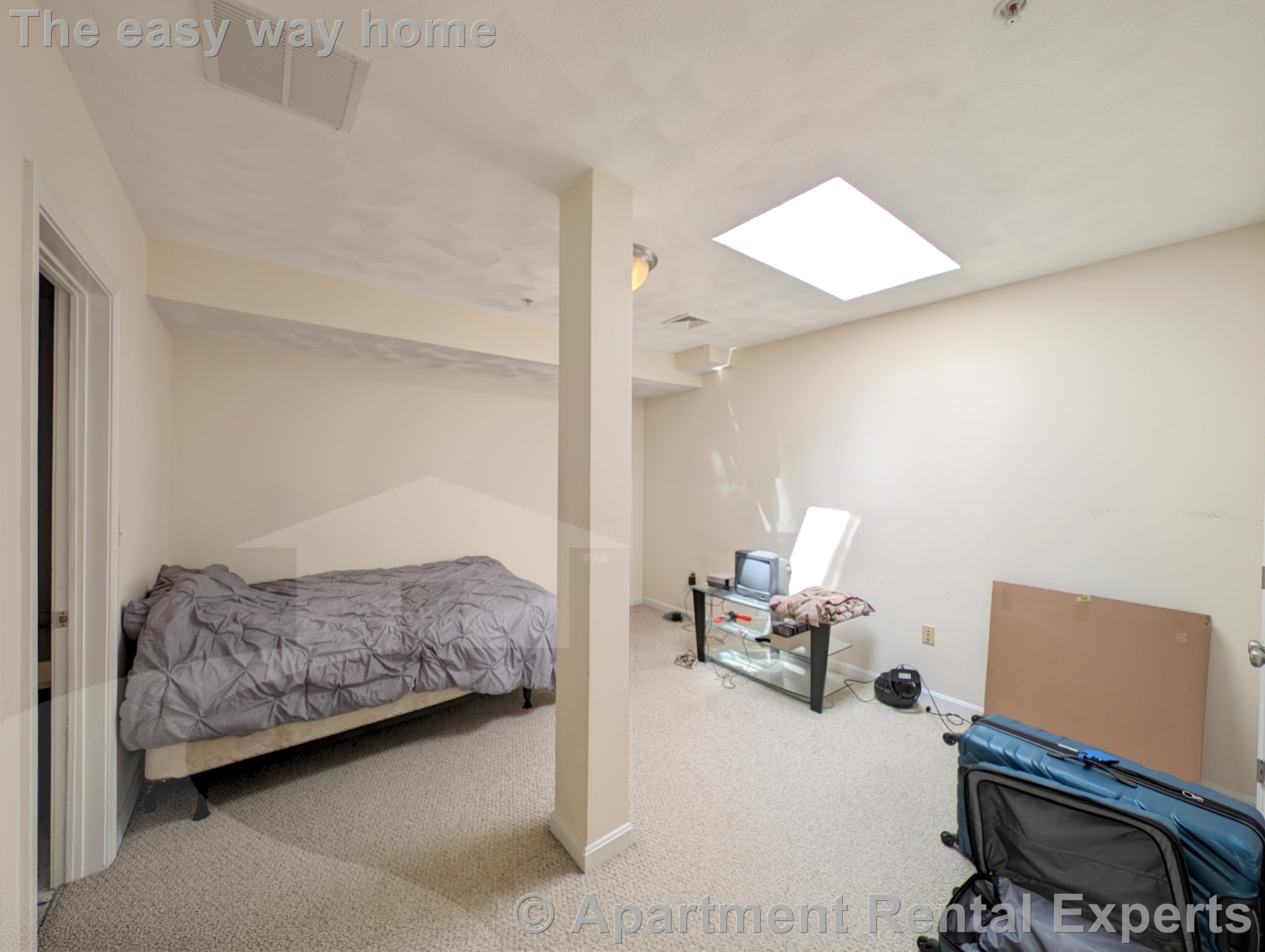 215 Harvard St, Tufts