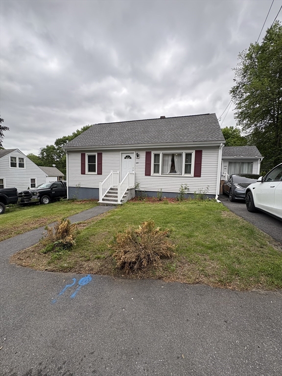 643 Beacon St, Centralville