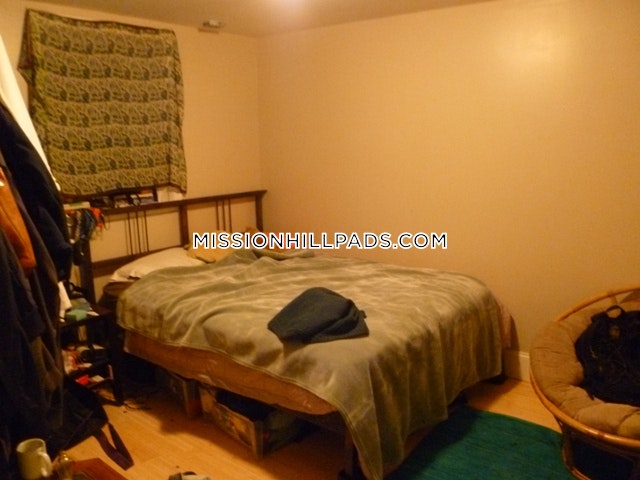 6 bed, 3 bath apartment for rent at 152-154 Parker Hill Ave Unit 1, Mission Hill — photo 7 of 38