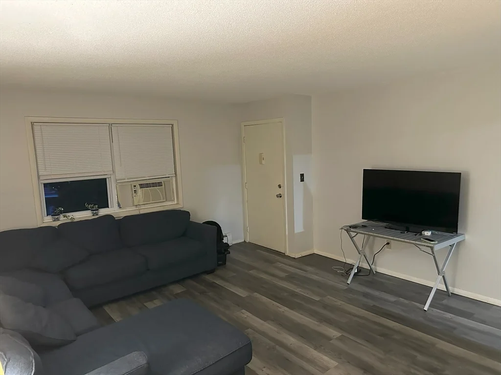 123 Litchfield Pines Dr, Leominster