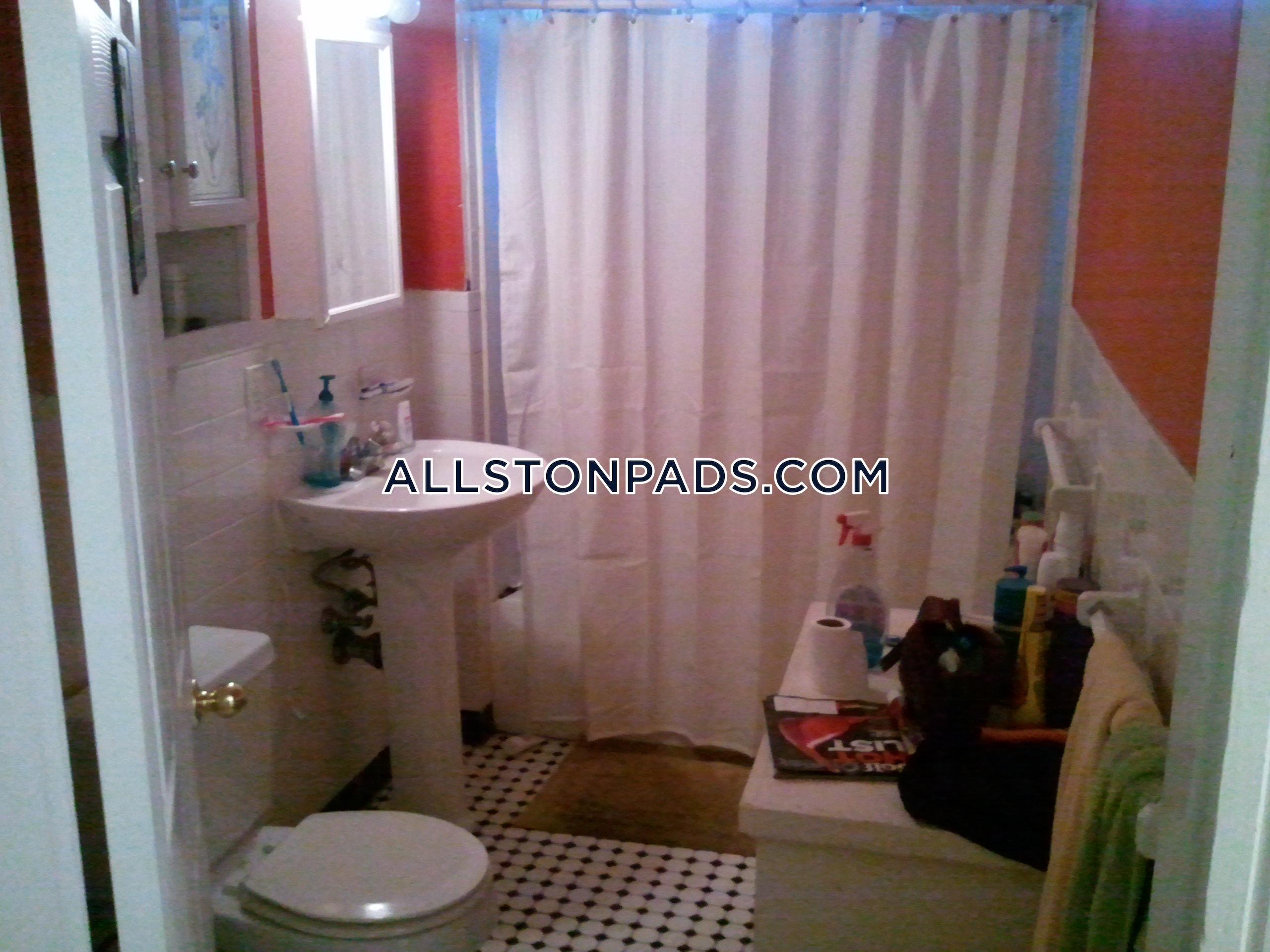 4 bed, 1 bath apartment for rent at 51 Gardner St Unit U1, Allston — photo 5 of 22