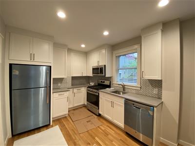 566 Green St, Riverside