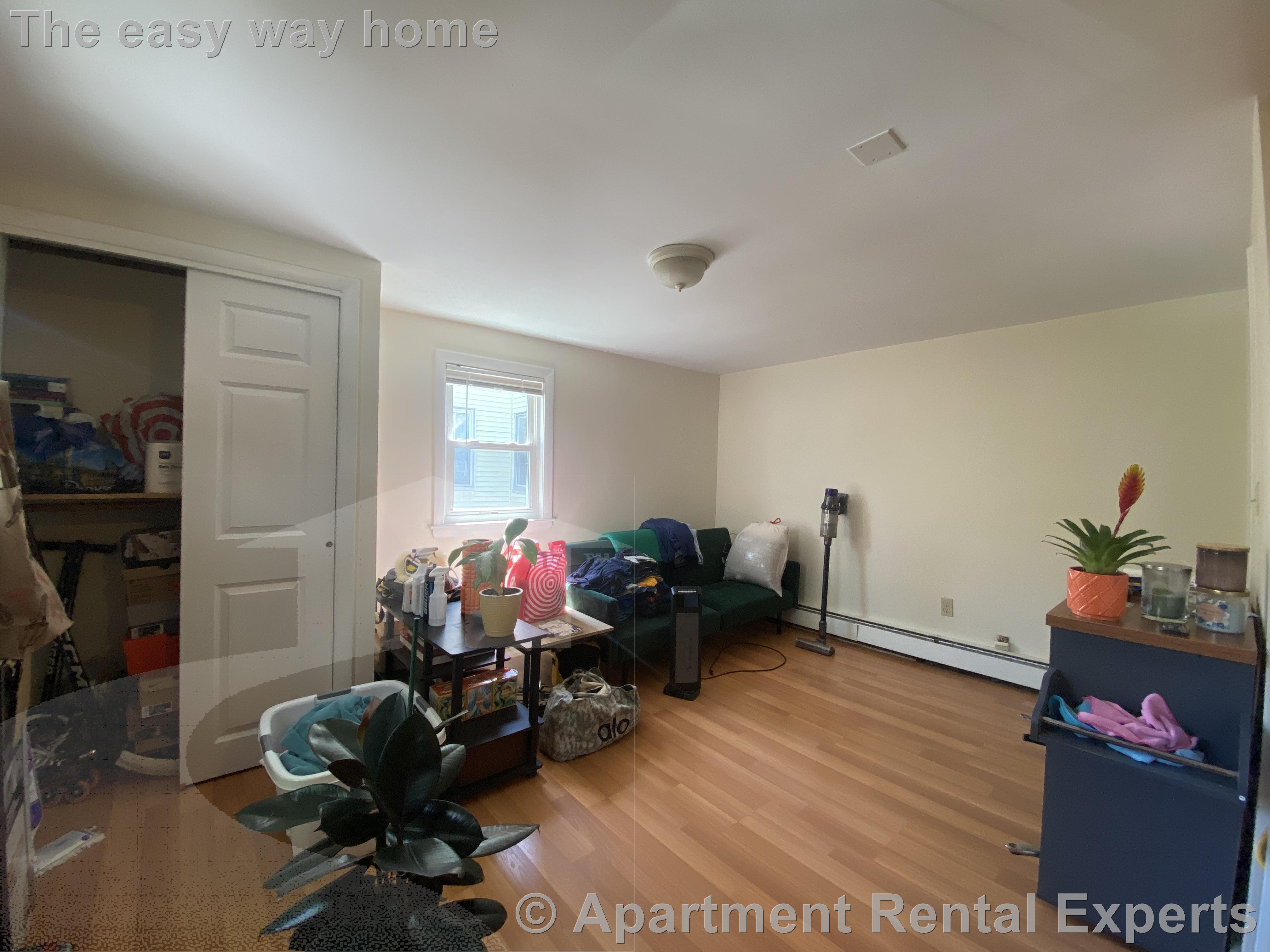 1 bed, 1 bath apartment for rent at 400 Franklin St Unit 06, Riverside — photo 2 of 10