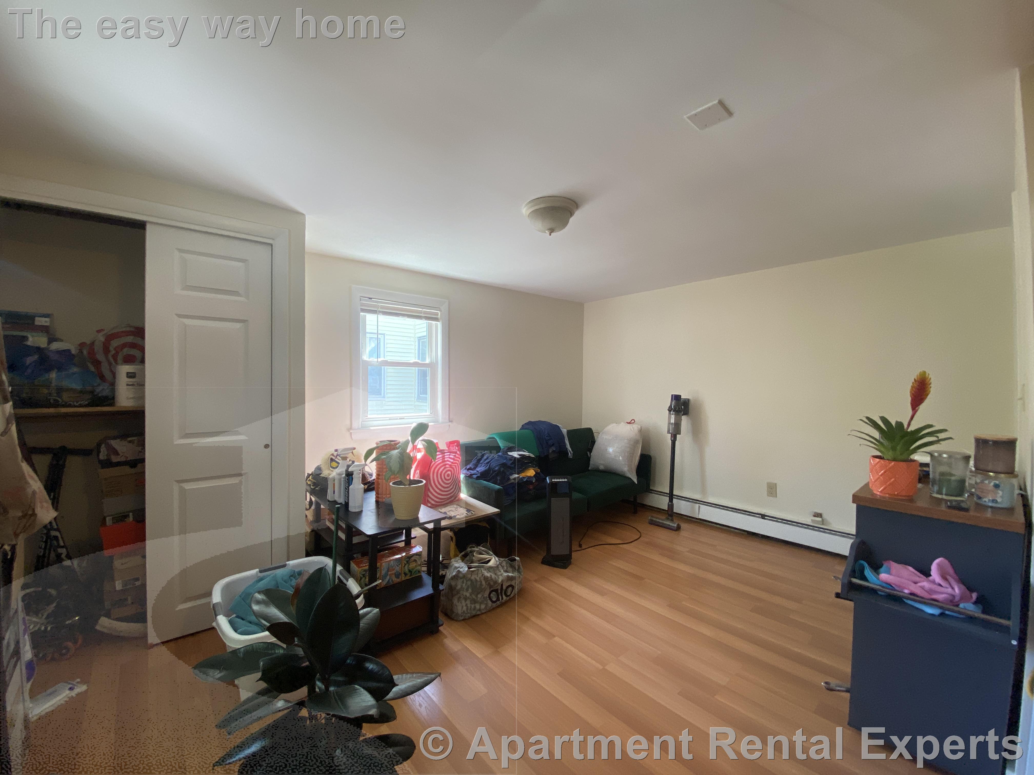 1 bed, 1 bath apartment for rent at 400 Franklin St Unit 06, Riverside — photo 3 of 10