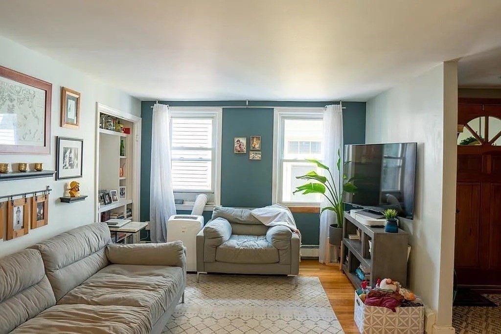 12 Lexington Ave, Charlestown