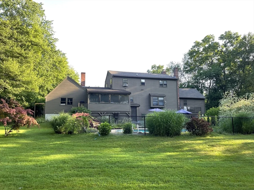 4 Chestnut St, Hopkinton