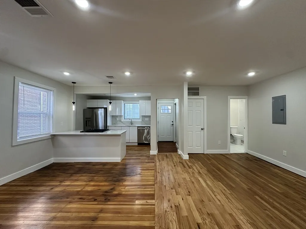 34-36 Abbotsfield St, Roxbury