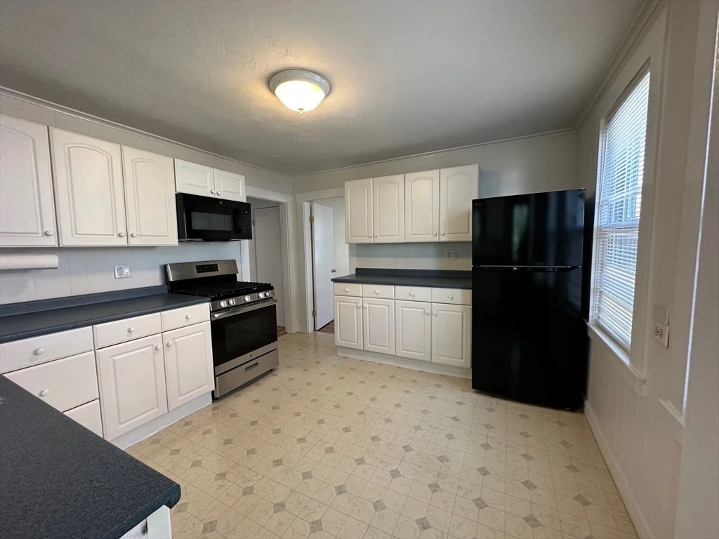 65 Walnut St, Belmont