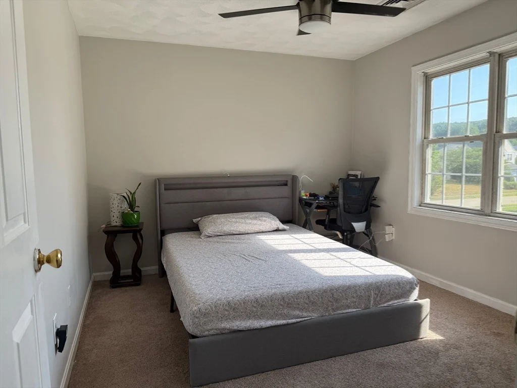 10 Ptarmigan Dr, Shrewsbury