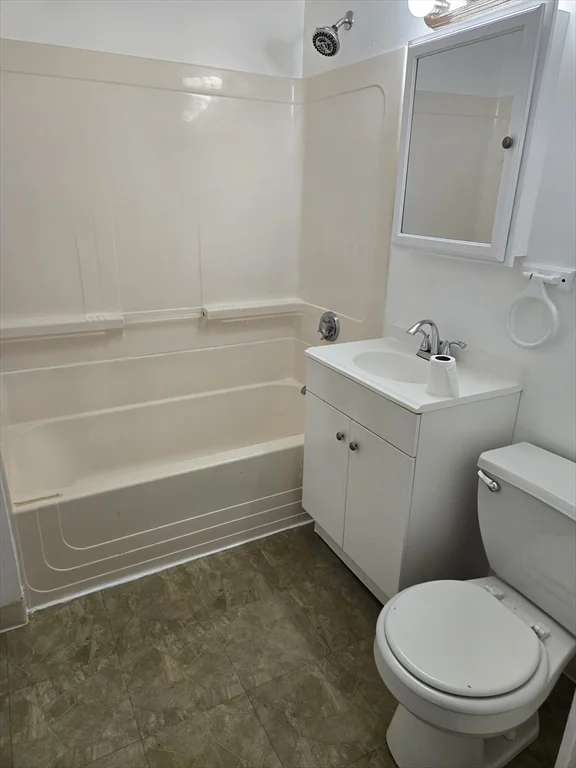 18 Windsor Ct, Southbridge