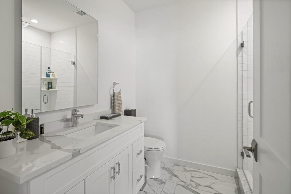 946 Saratgoa, East Boston