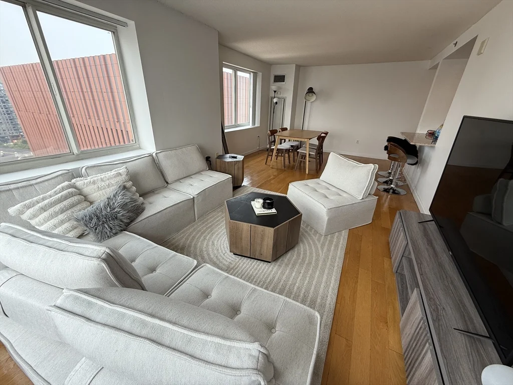 8 Museum Way, East Cambridge