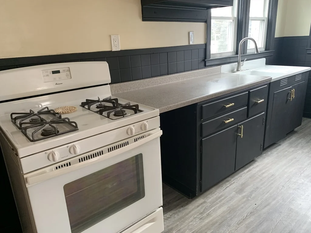 108 Elmwood, Swansea