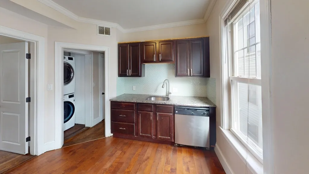 47 Iffley St, Jamaica Plain