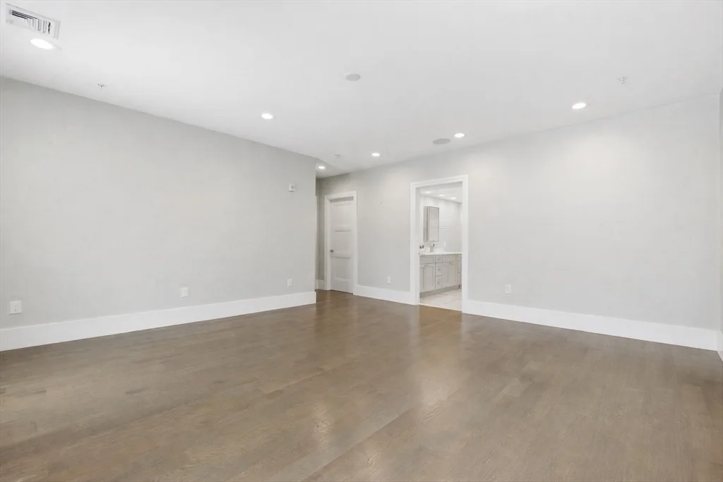 377 W 1st St, South Boston