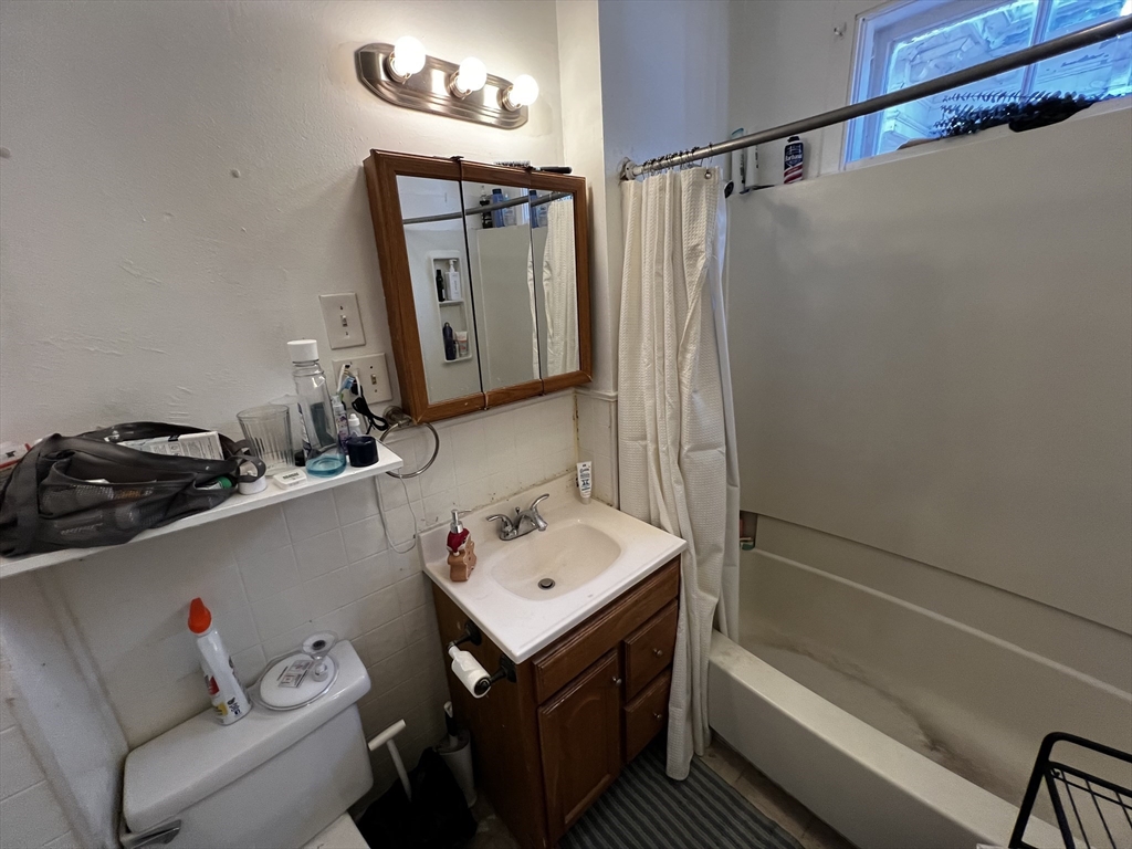 34 Cherokee St, Mission Hill