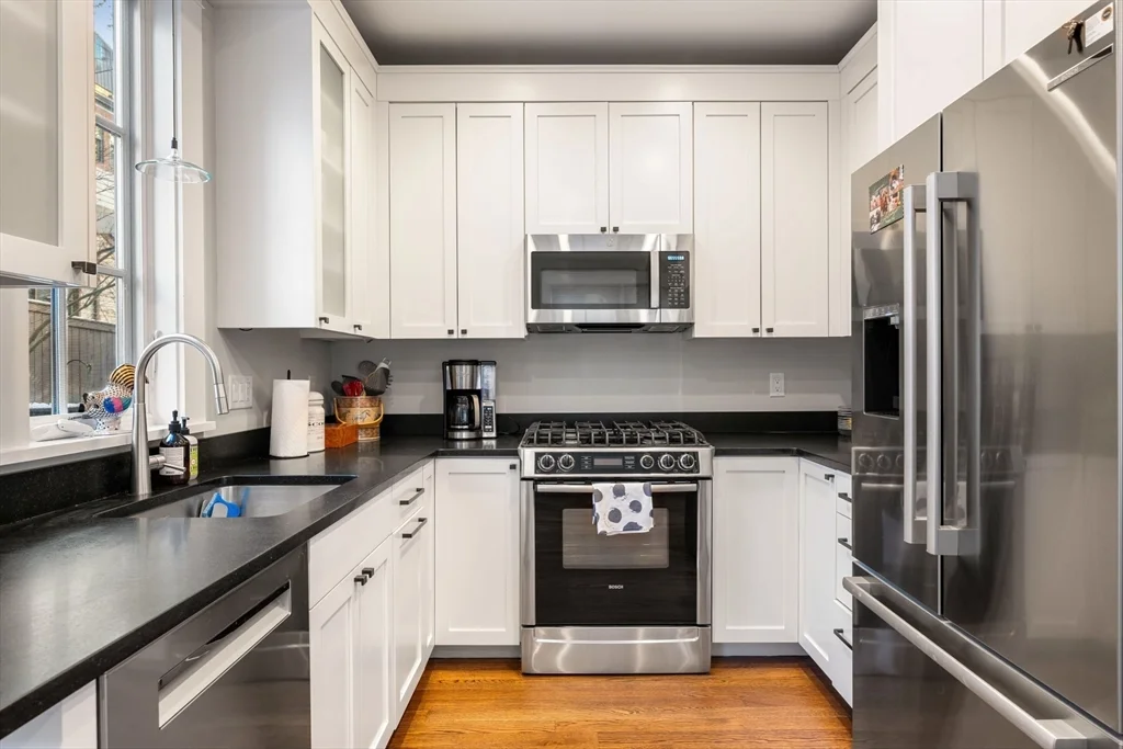 4 Brattle Cir, West Cambridge