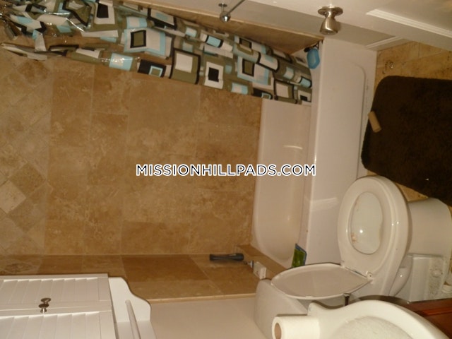 6 bed, 3 bath apartment for rent at 152-154 Parker Hill Ave Unit 1, Mission Hill — photo 35 of 38