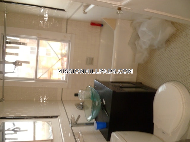 6 bed, 3 bath apartment for rent at 152-154 Parker Hill Ave Unit 1, Mission Hill — photo 36 of 38