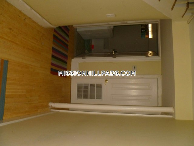 6 bed, 3 bath apartment for rent at 152-154 Parker Hill Ave Unit 1, Mission Hill — photo 14 of 38