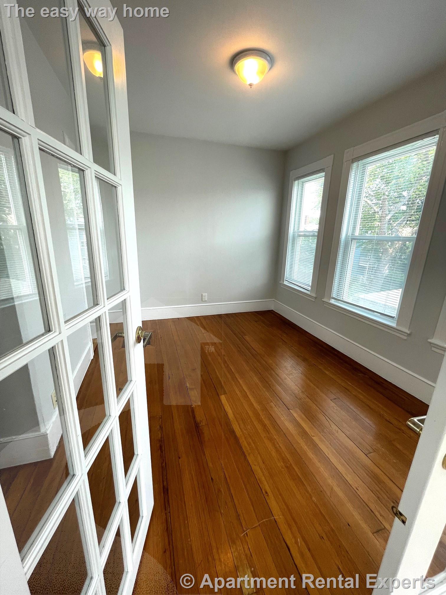 69 Raymond Ave, Tufts