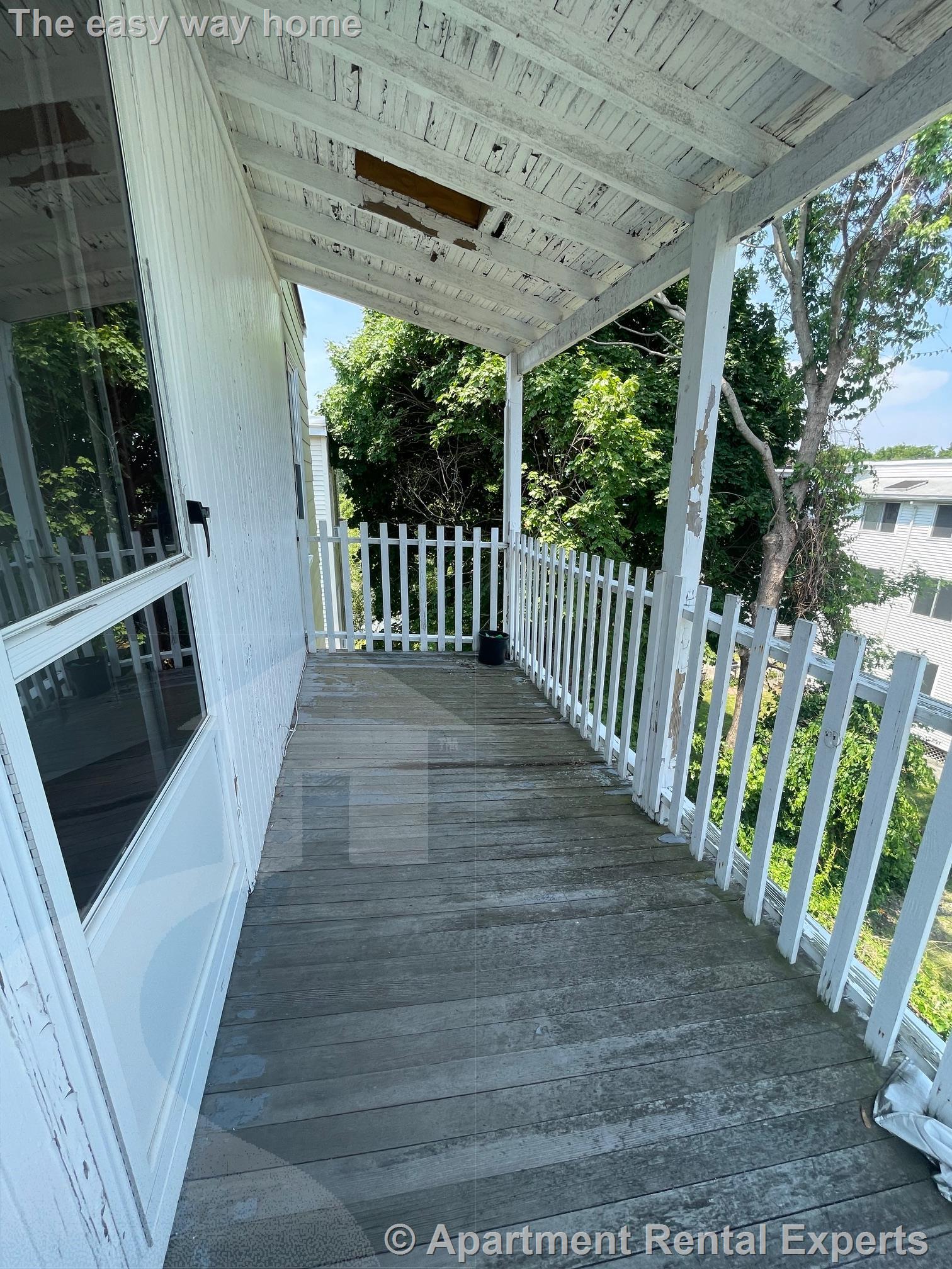 69 Raymond Ave, Tufts