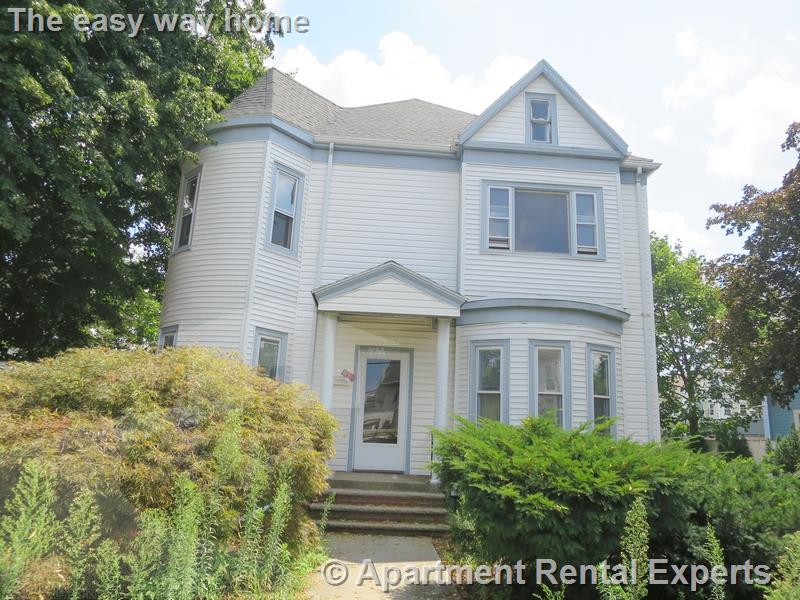 252 Harvard St, Tufts
