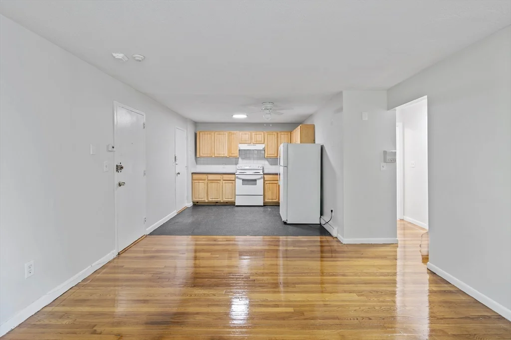 572 Cummins Highway, Mattapan