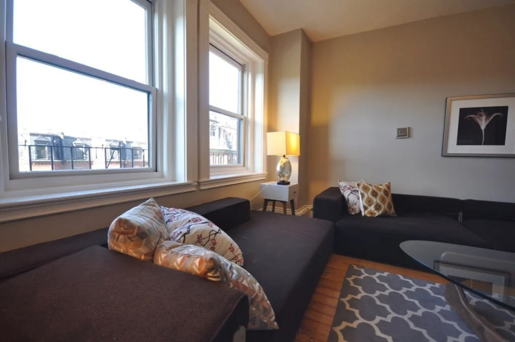218 Newbury St, Back Bay