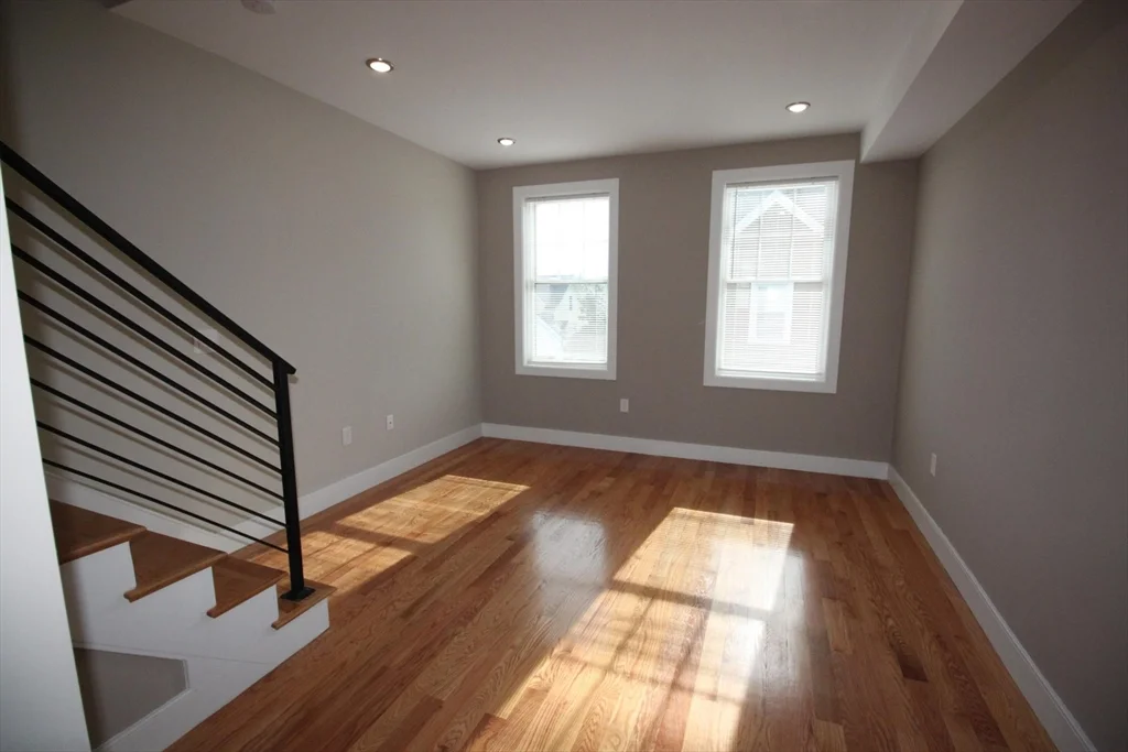 114 Main St, Everett