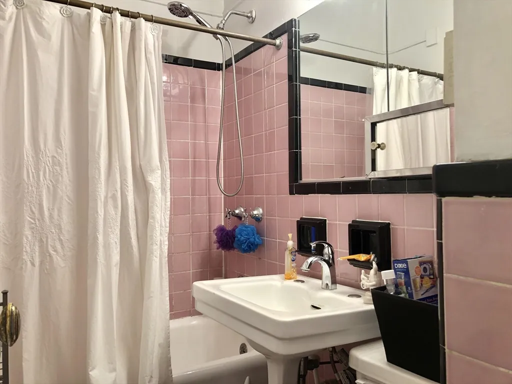 8 Garrison St, Back Bay