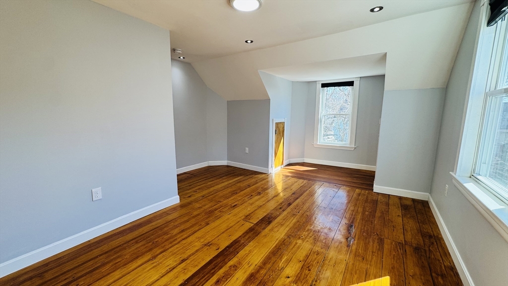 16 Hopkins St, Dorchester