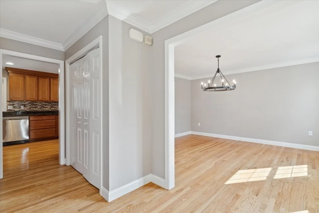 19 Benjamin Ln, Reading