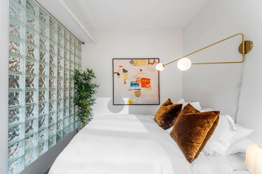 453 Washington St, Midtown