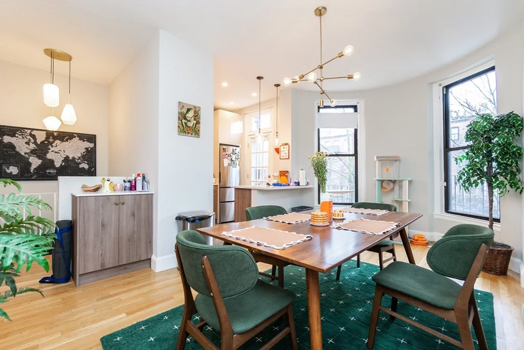 209 W Newton, Back Bay