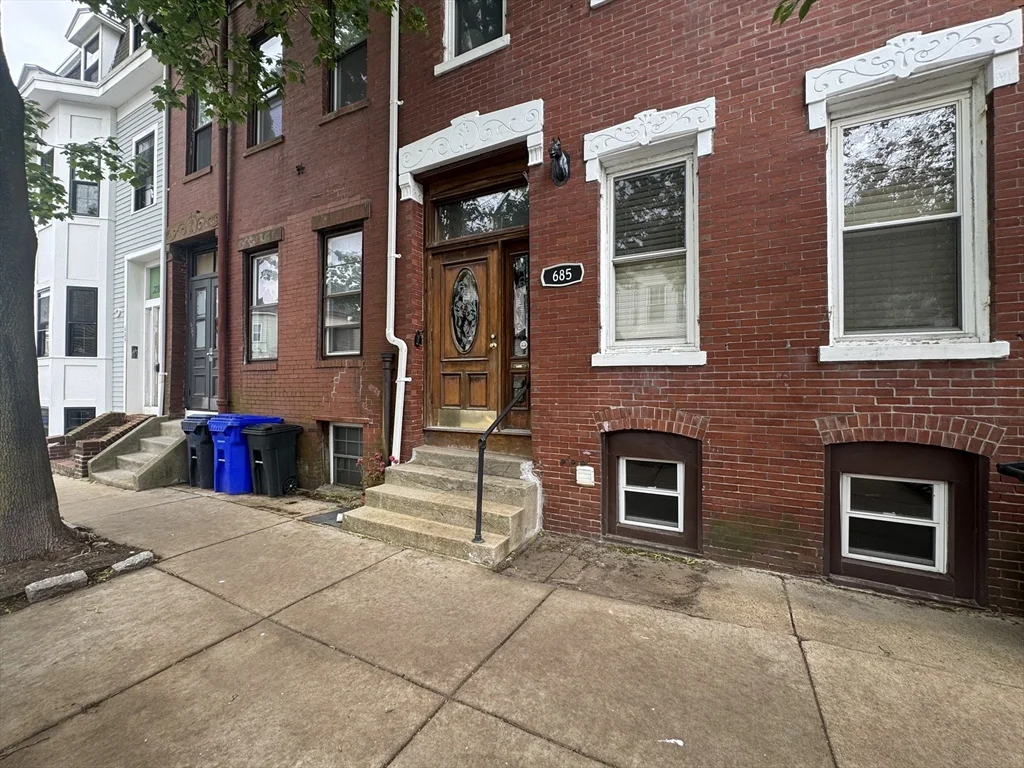 685 E 7th St, South Boston