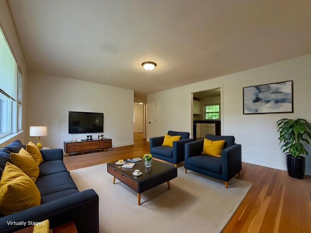 15 Park Ave, Foxboro