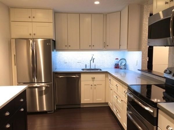 3 Summit Dr, Reading