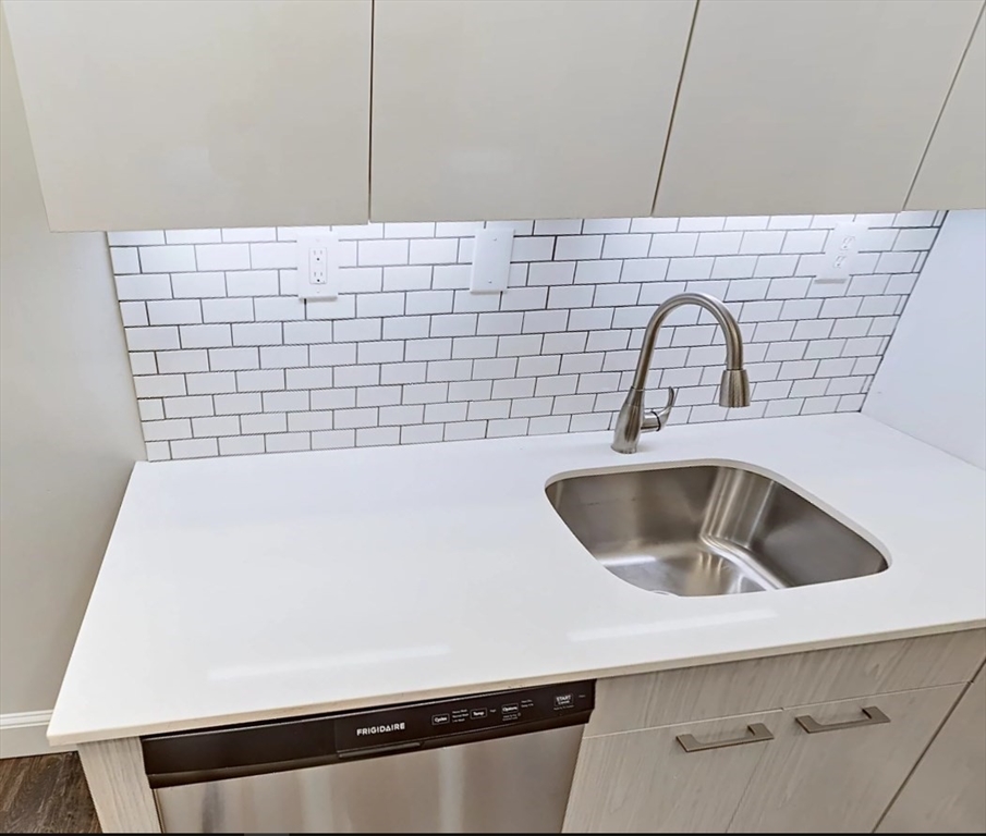 55 Queensberry St, Fenway